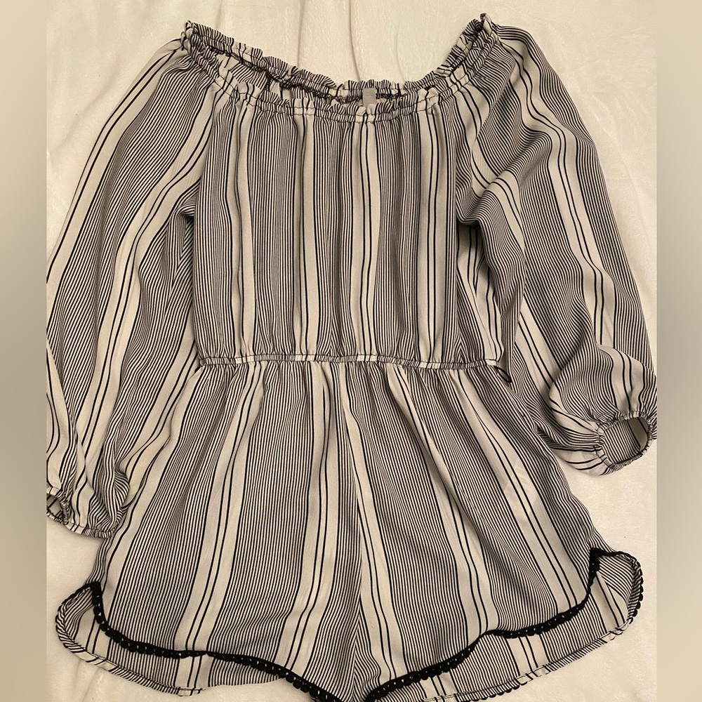 Urban Outfitters Ecoté Off-The-Shoulder Long Sleeve Shorts Romper - Black/White